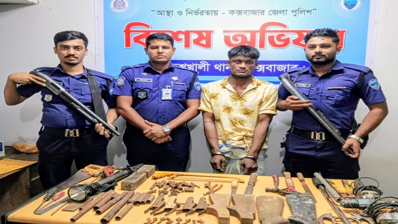 মহেশখালীর পাহাড়ে অস্ত্র তৈরির আস্তানার সন্ধান,বন্দুকের বাট,ট্রিগার,ব্যারেলের অংশসহ সরঞ্জাম উদ্ধার;  
